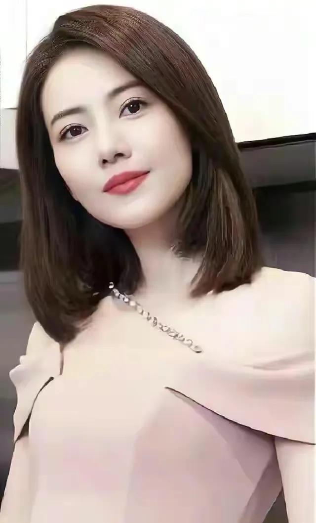 我觉得高圆圆的美是清新脱俗