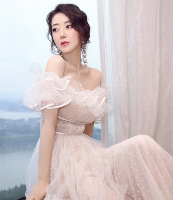 演员陈紫函：被爆私密照后，男友又被闺蜜抢走，如今嫁小9岁丈夫