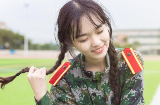 一所大学堪称“女儿国”，从校名就可以看出，男生在校内很少见