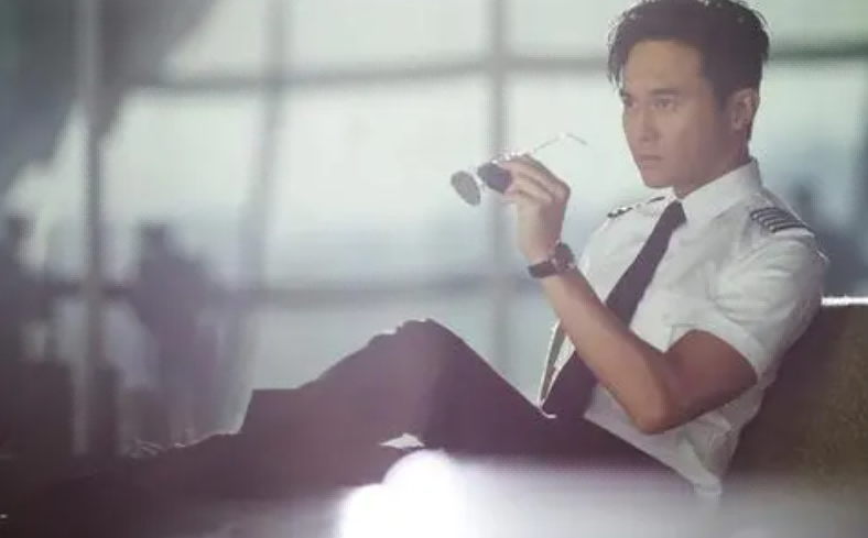 明明有1米8的大高个，但看起来很“矮”的12位男星，个个让人意外