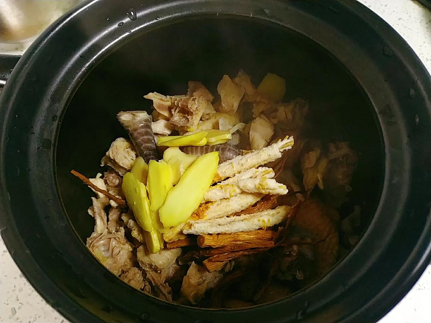 藥膳雞,