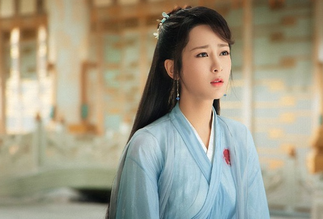 不要再为杨紫感到惋惜了,事实证明,她早已走上女演员的另一条路-蘑菇