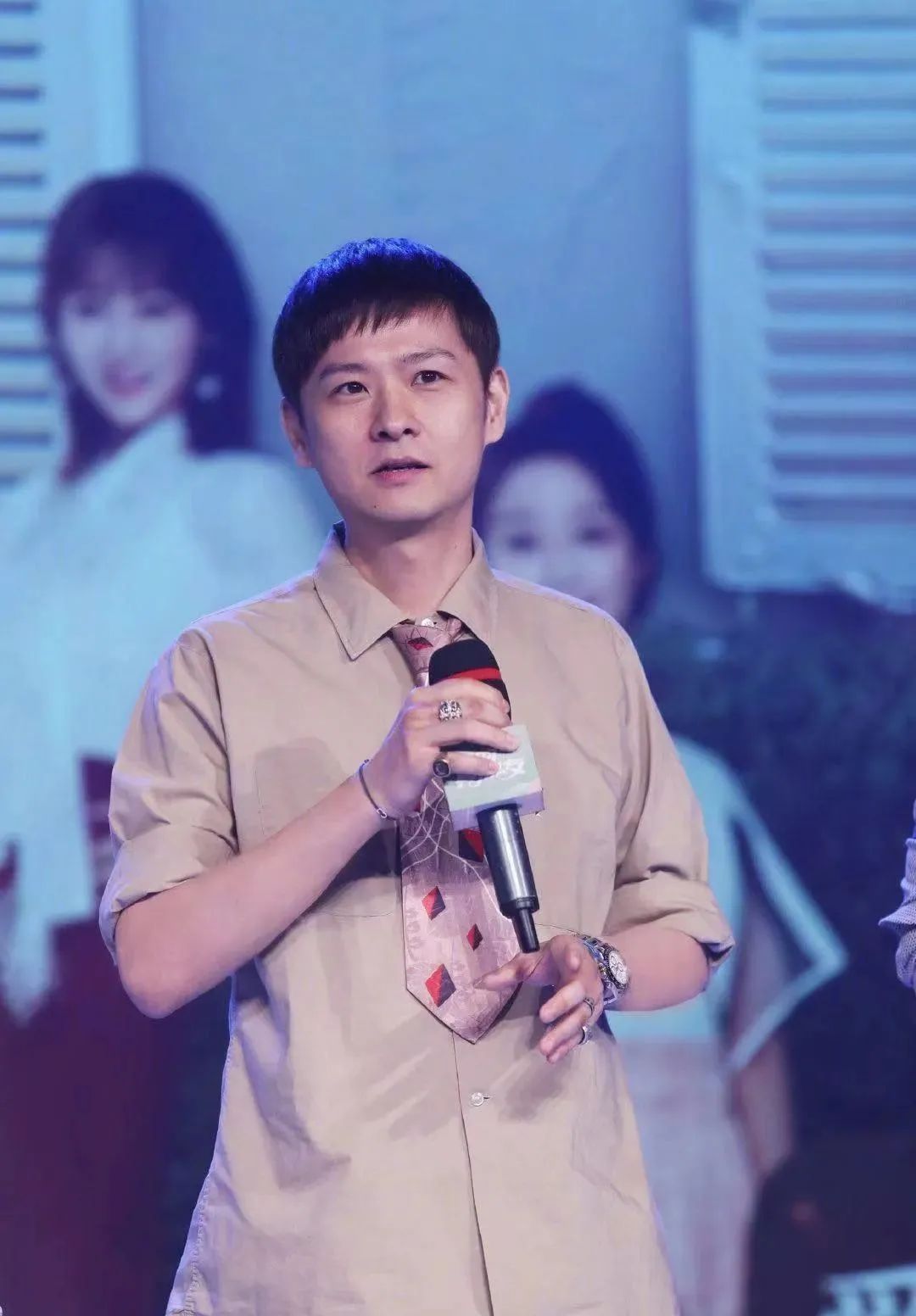 ż̿鱻ǣƽӣŮǰװٺŶǰ