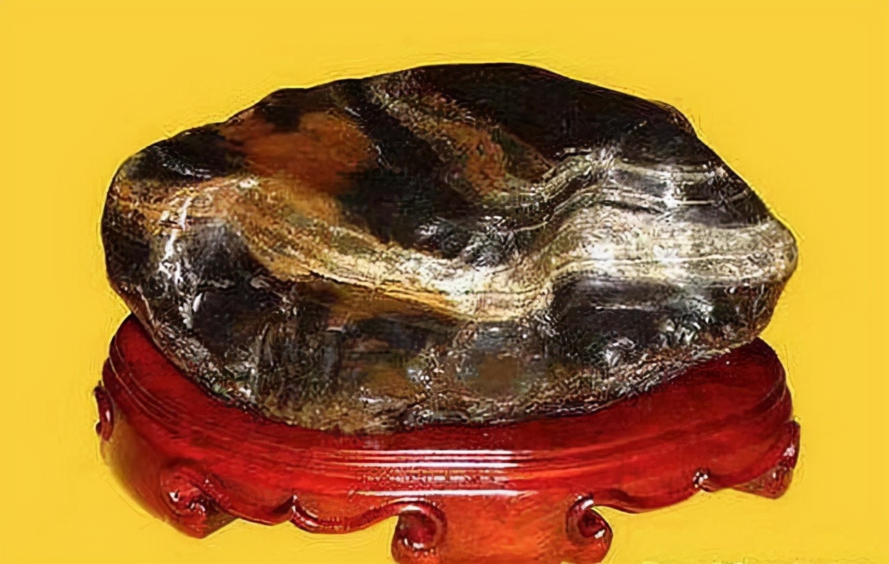 九五之尊多少钱15年山东男子捡到熊猫奇石