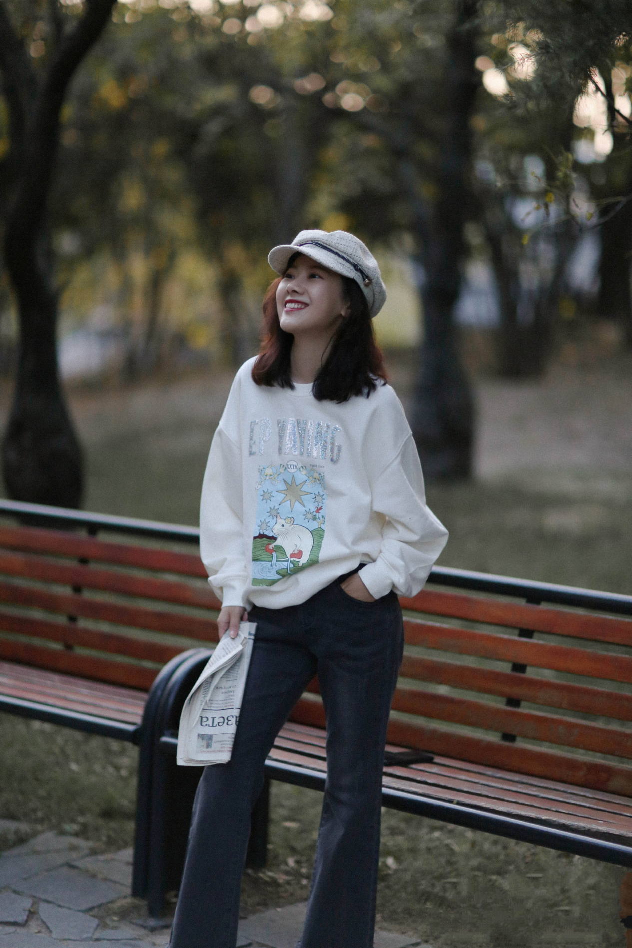 卫衣如何避免路人感？11组搭配示范告诉你：款式简约，搭配要大方