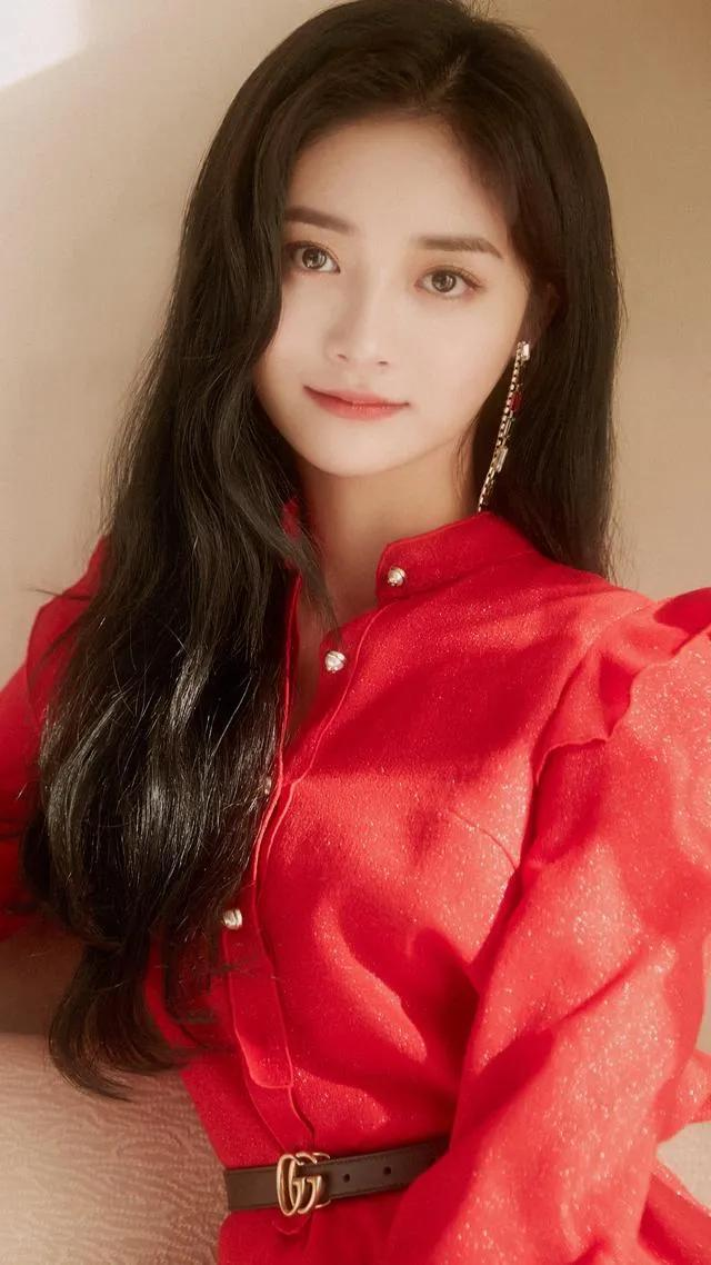 被“丑脖子”拖累的7位女星，明明长得如花似玉，合照却输太惨