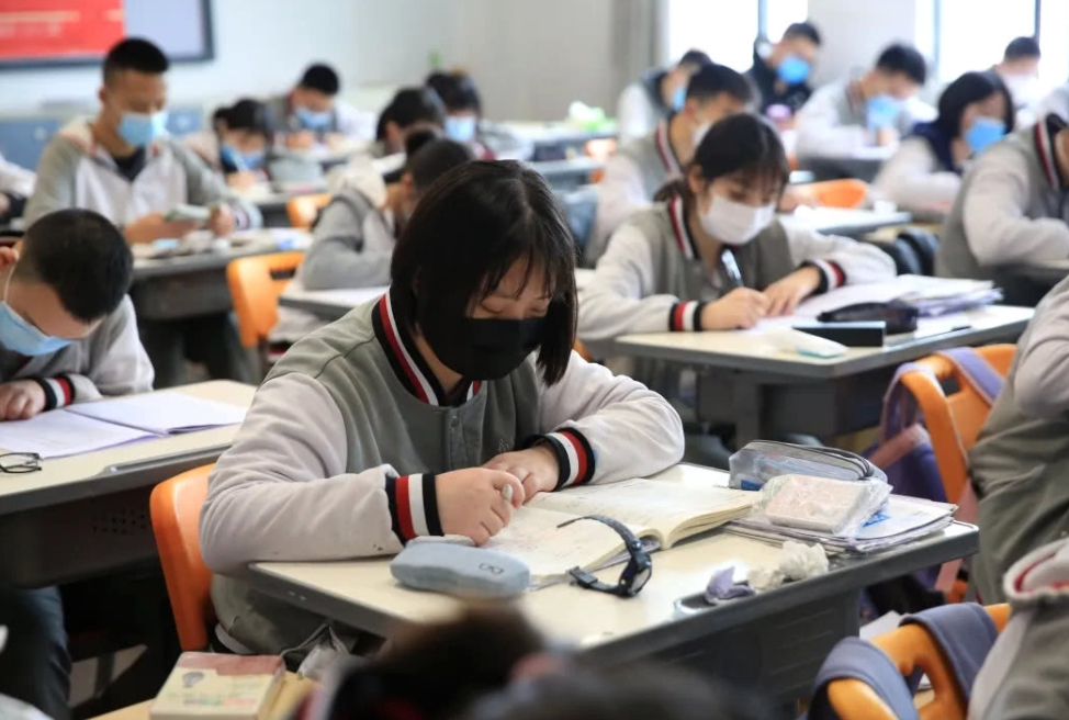 河北大中小学寒假时间已出，较往年统一提前，但迎来一个坏消息