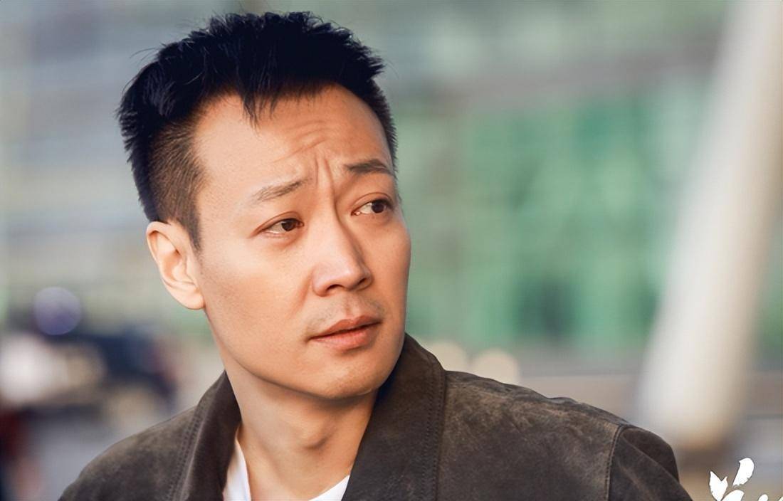 事实证明,逐渐"消失"的辛柏青,已走上了男演员的另一条大道!