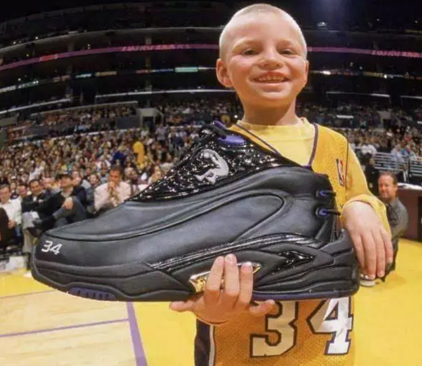 姚明穿多大鞋(NBA球员鞋子有多大？姚明鞋比篮球还大，波尔是普通人的3倍)