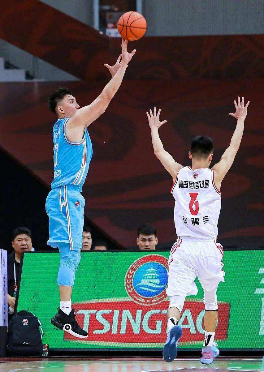 李宁哪些球鞋nba同款(三枚总冠军戒指后卫韦德！NBA赛场上穿了哪些李宁全城7代？)