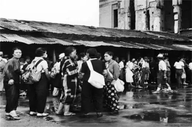 日本烟花女子74岁高龄仍站街，60年不间断拉客，却备受日本人尊重