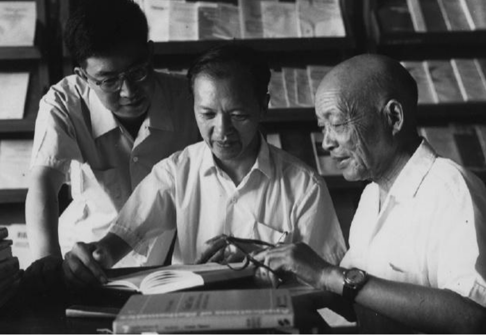 2003年，著名数学家苏步青在上海逝世，身上装着一张日本女士照片