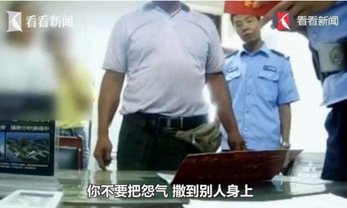 19年女孩火车上丢失录取通知书，民工大叔辗转送回，却得一句质问