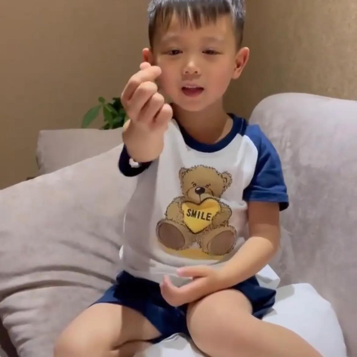 胡杏儿老公晒庆生照，获4岁大儿子唱歌送祝福，可爱歌声萌化人心