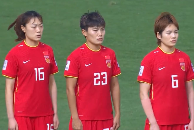 中国女足2-0领先伊朗女足(2-0，世界波 单刀！中国女足踢疯了，16分钟打懵伊朗，男足做不到)