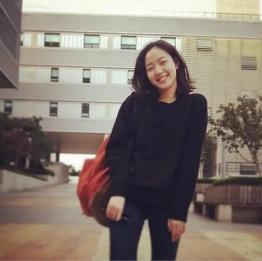 她的中文水平达10级，凭借“尺度片”得到认可，不惜为戏增重8斤