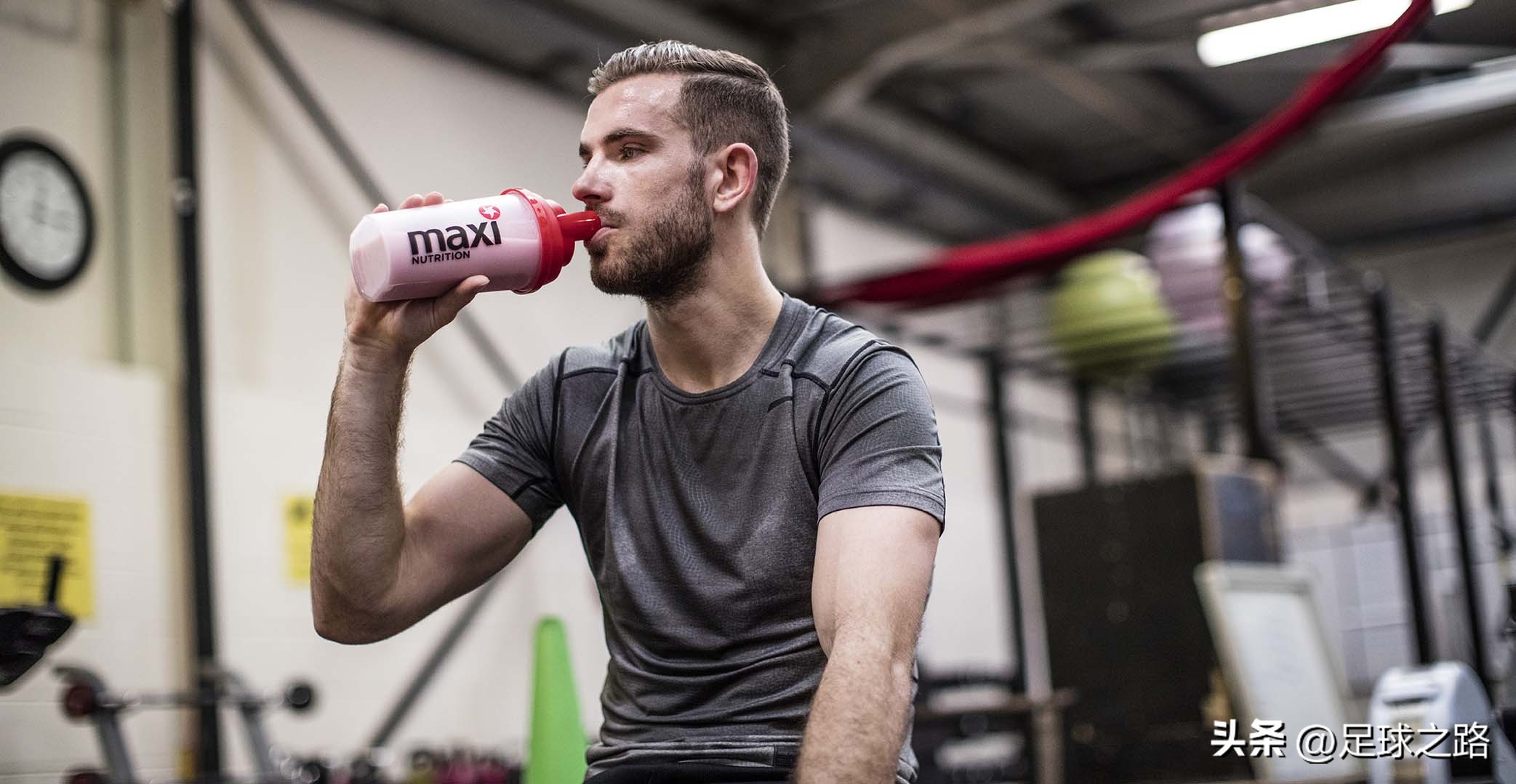 职业足球训练日常（在训练日精英足球运动员吃什么？）
