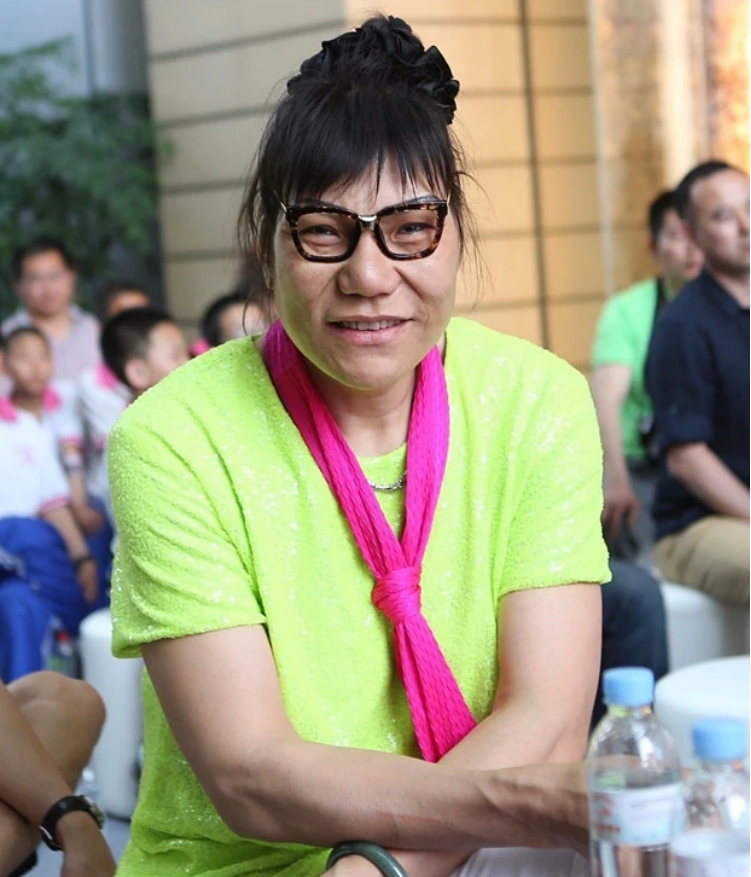 原中国家篮球女队员海霞(篮坛"女巨人"郑海霞,43岁与粉丝结婚后无子女