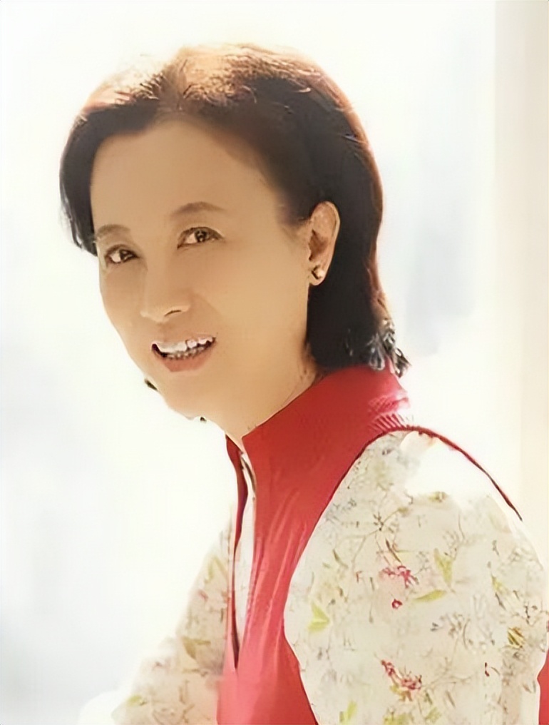 11年过去了,如果柏寒还在,看到如今被海清照顾的韩青,应该很欣慰