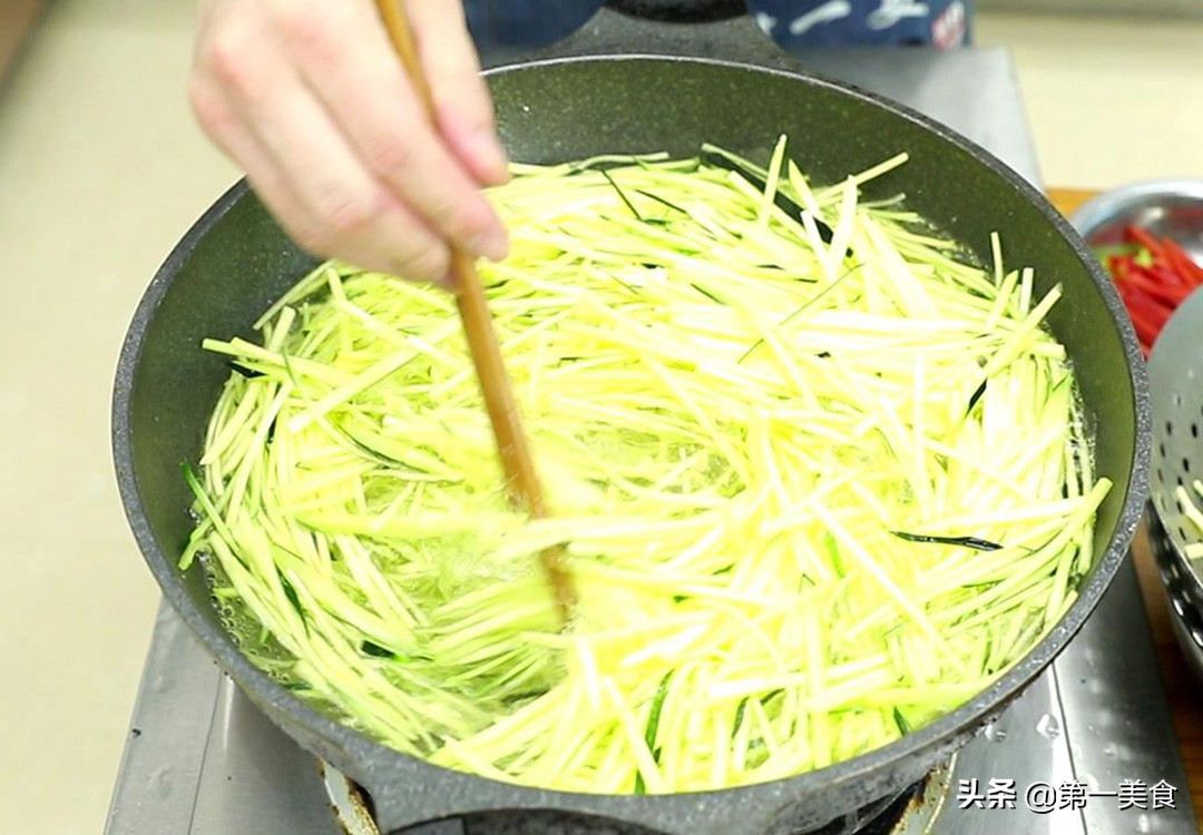 建议老年人：生活别太节俭，这6种食物该吃就吃，越吃越健康