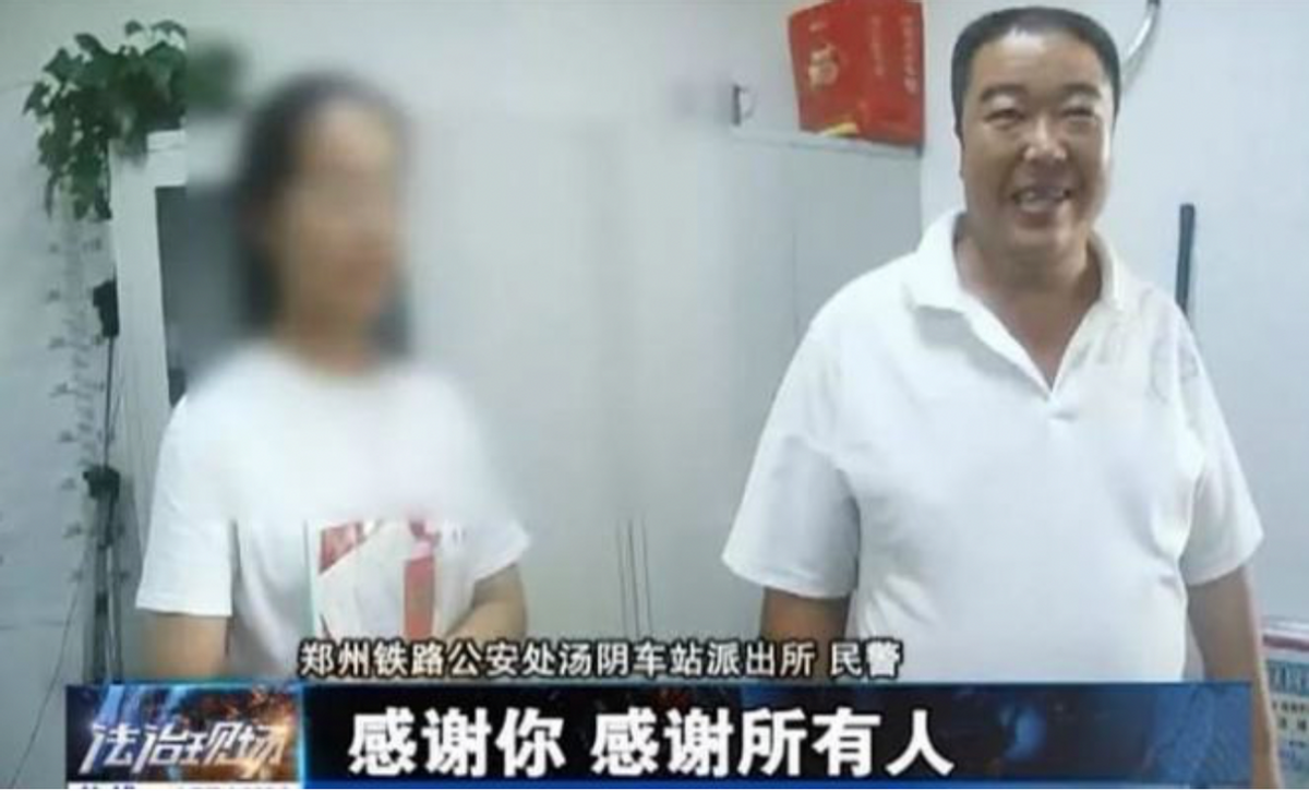 19年女孩火车上丢失录取通知书，民工大叔辗转送回，却得一句质问
