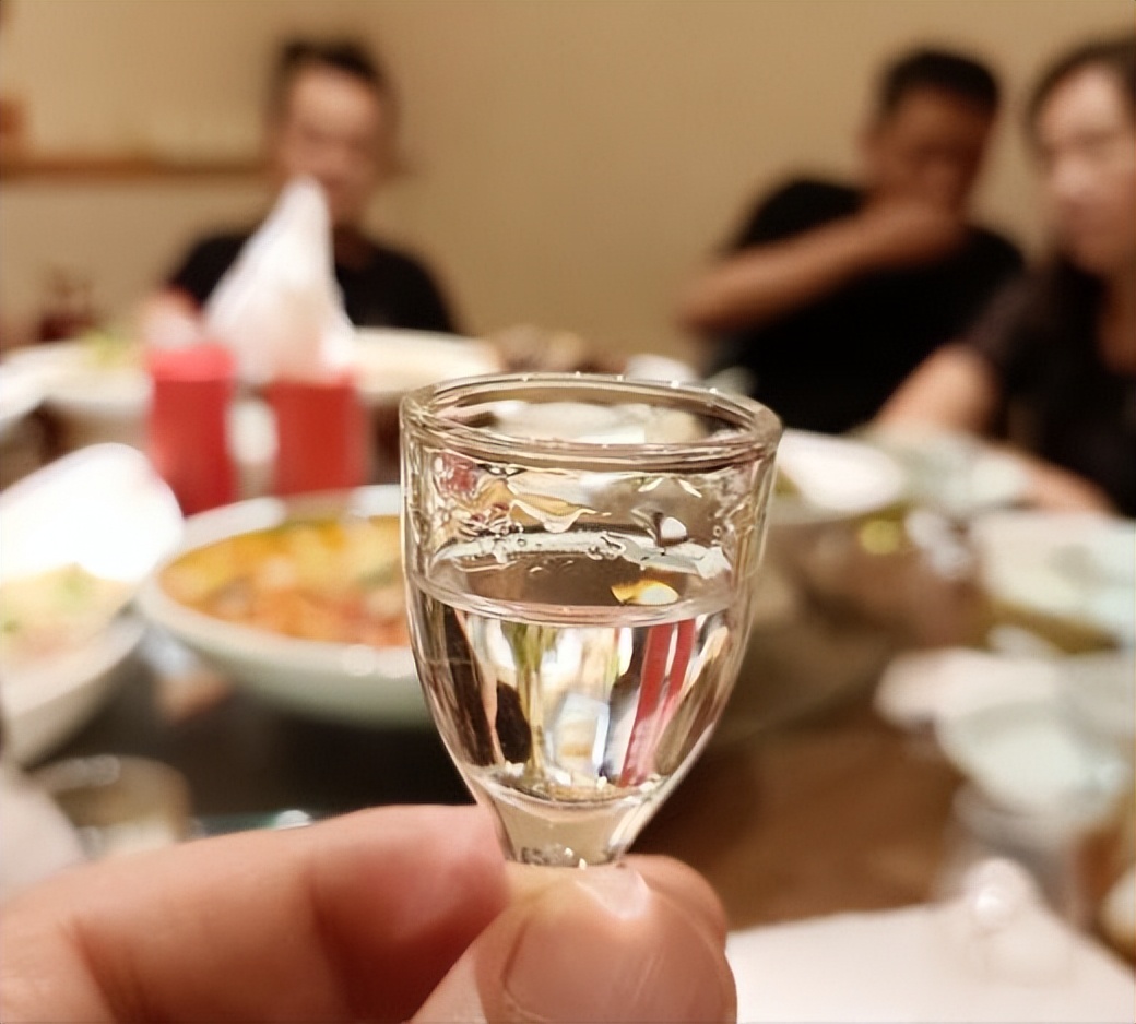 白酒挂杯与不挂区别，白酒挂杯是什么