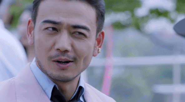 红得快，沉得也快，这8位“风光不再”的明星，如今有人露了原形