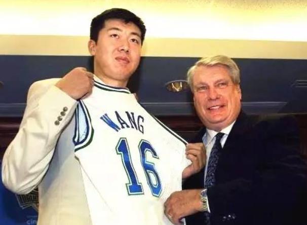 八一名宿王治郅：姚明易建联“中间人”，首位登陆NBA中国球员