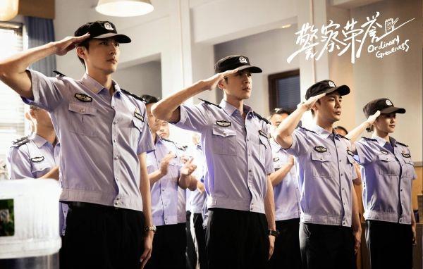 同样穿“警服”，把陈晓吴京和张译等男星放在一起看，差别出来了