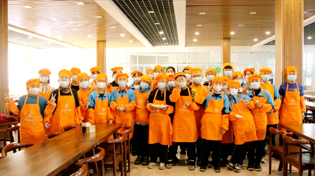 10000+饺子滚滚而来——闻励师生包饺子，话饺子，团团围坐吃饺子