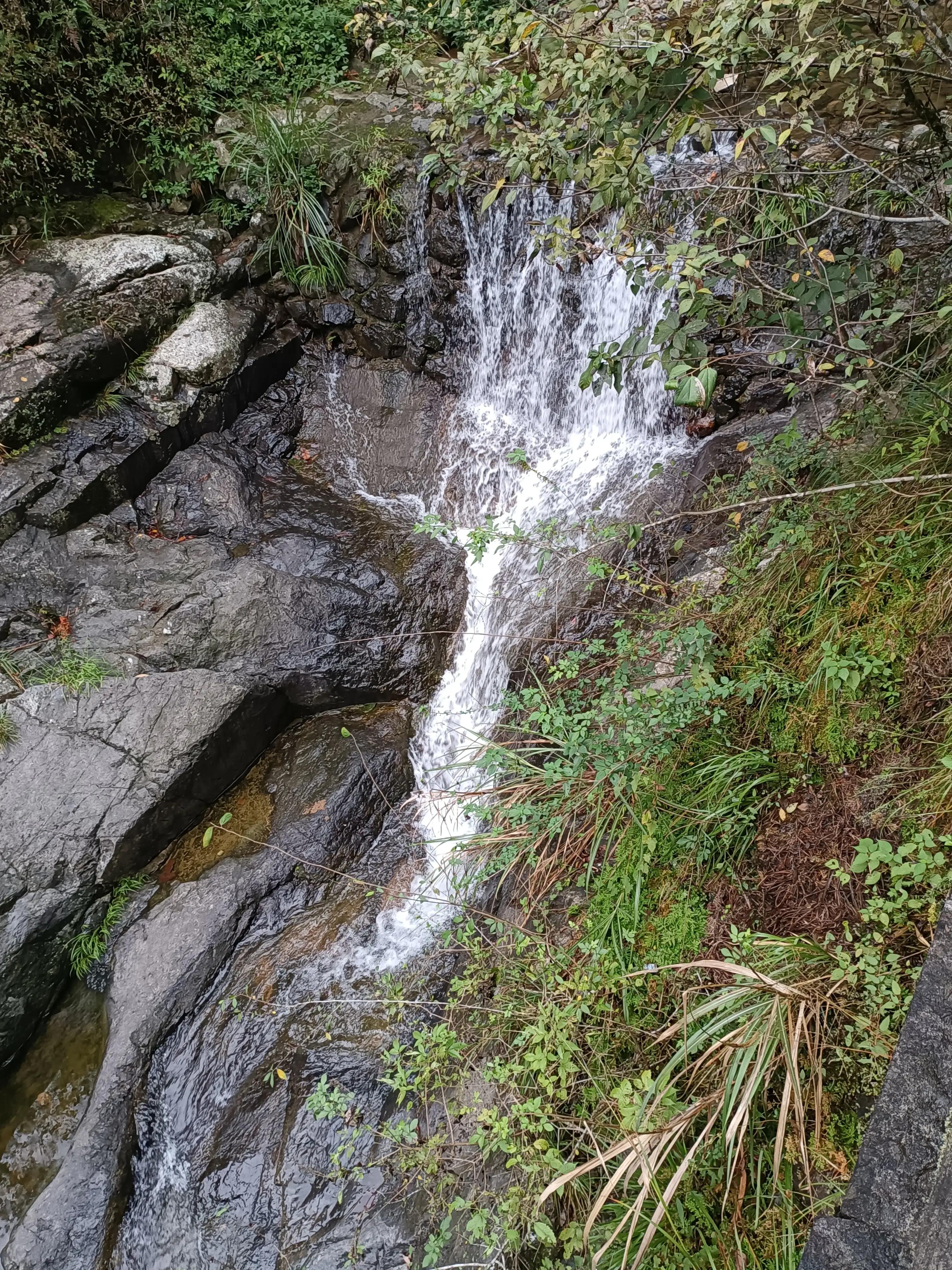 行到水穷处，坐看云起时一一雨游白云山