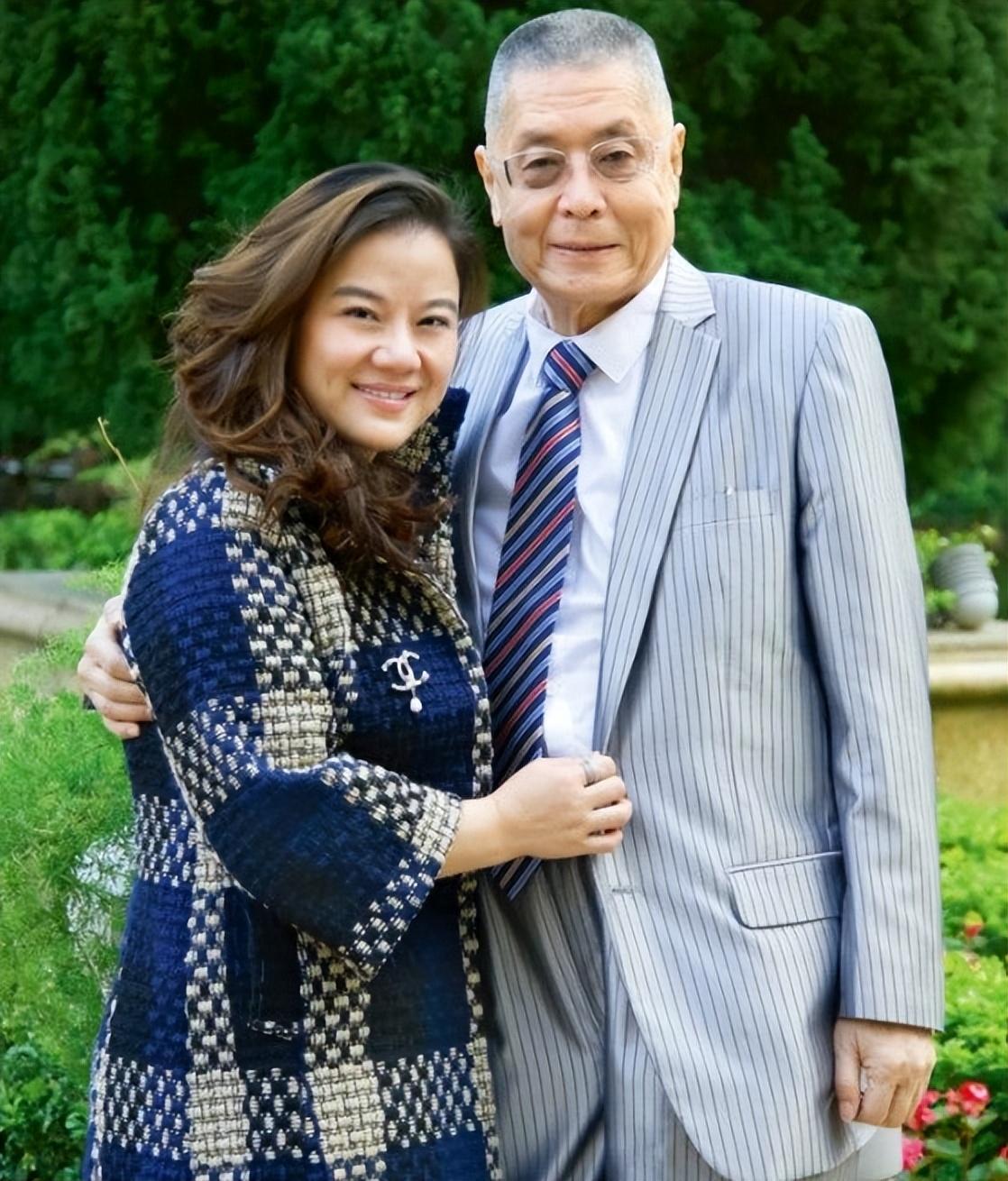 不过很清晰的是,刘蓓蓓确实有个哥哥,那就是刘诗昆与前妻所生的那个