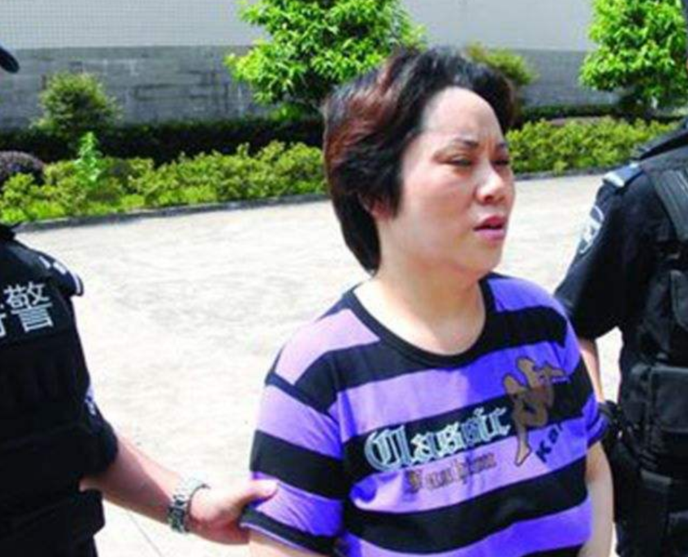 谢才萍,于1963年2月16日出生在重庆市巴南区的一个普通市民家庭,初中