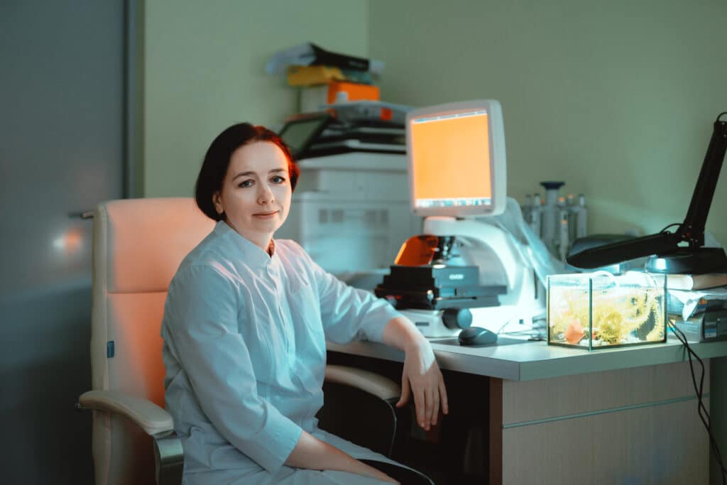 来自巴克桑中微子天文台矿山的奇妙极端微生物