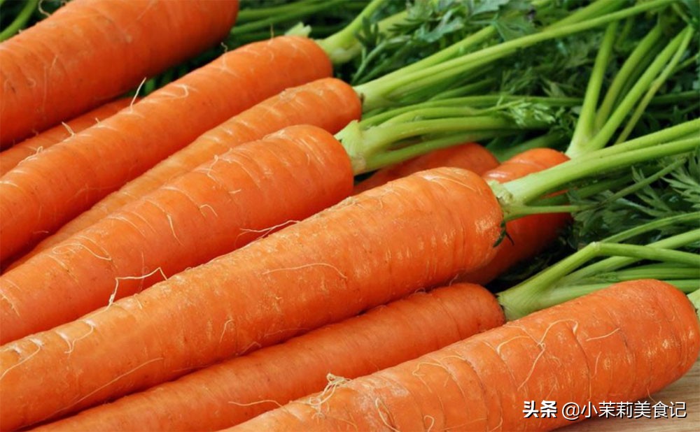 冬天皮肤干燥，别光喝水，8种“高维C”食物要多吃，水润气色好