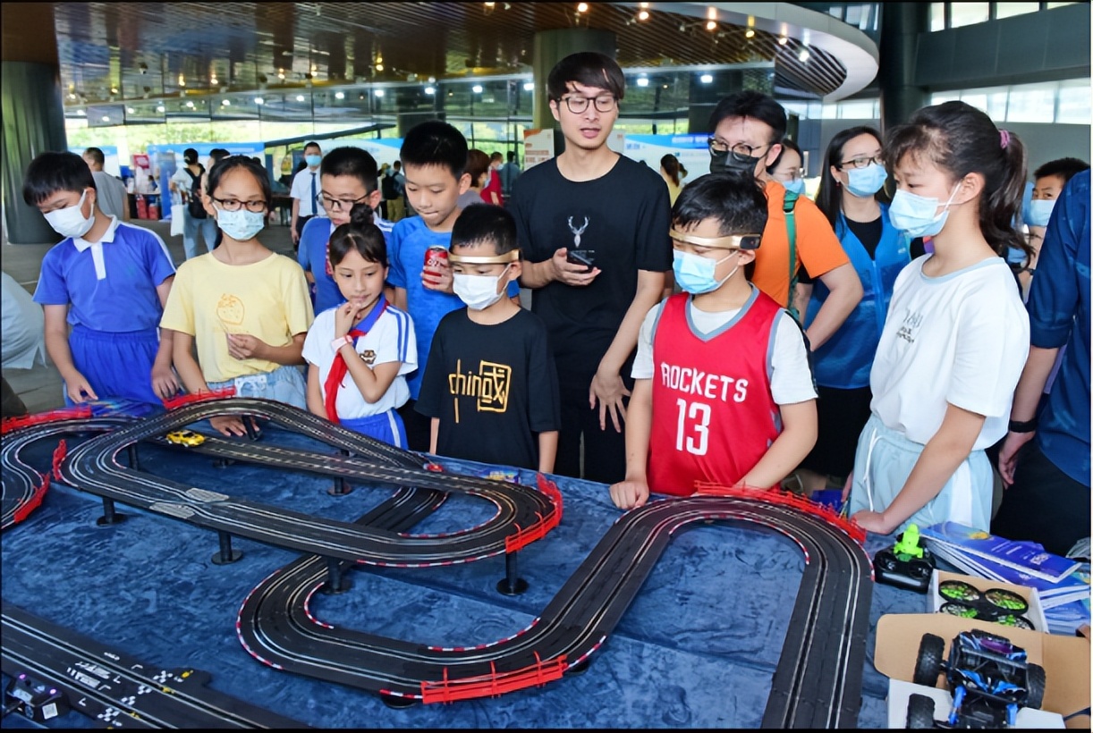 2022年深圳市全國科技活動(dòng)周前海深港基金小鎮系列活動(dòng)圓滿(mǎn)結束