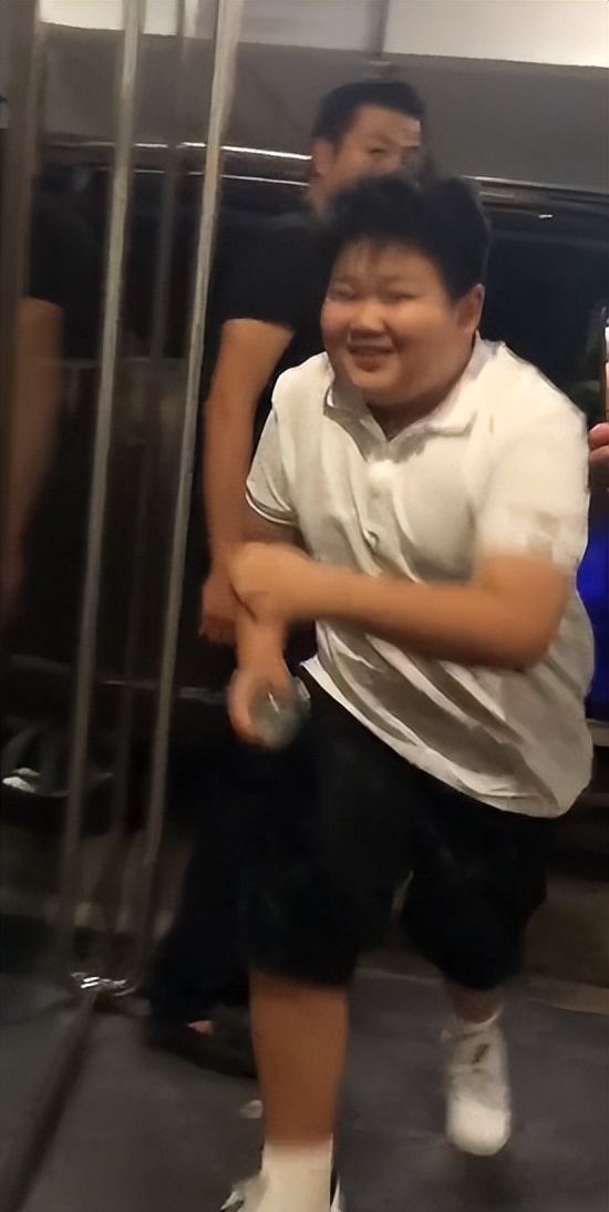 “乐华太子”：史上最惨富二代，体贴懂事的他为何被送去变形记？