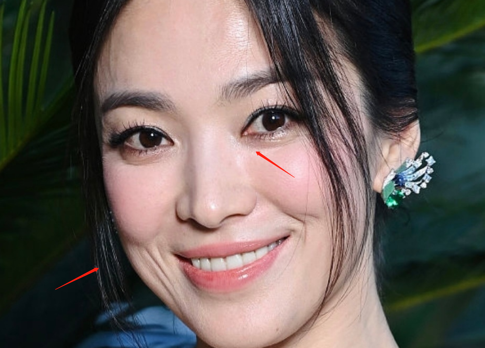 42岁宋慧乔外网生图翻车，法令纹多还地包天，被嘲有点儿凶相