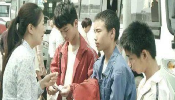 1993年，浙江大姐给落难少年10块钱，少年寻她20年，拿100万报恩