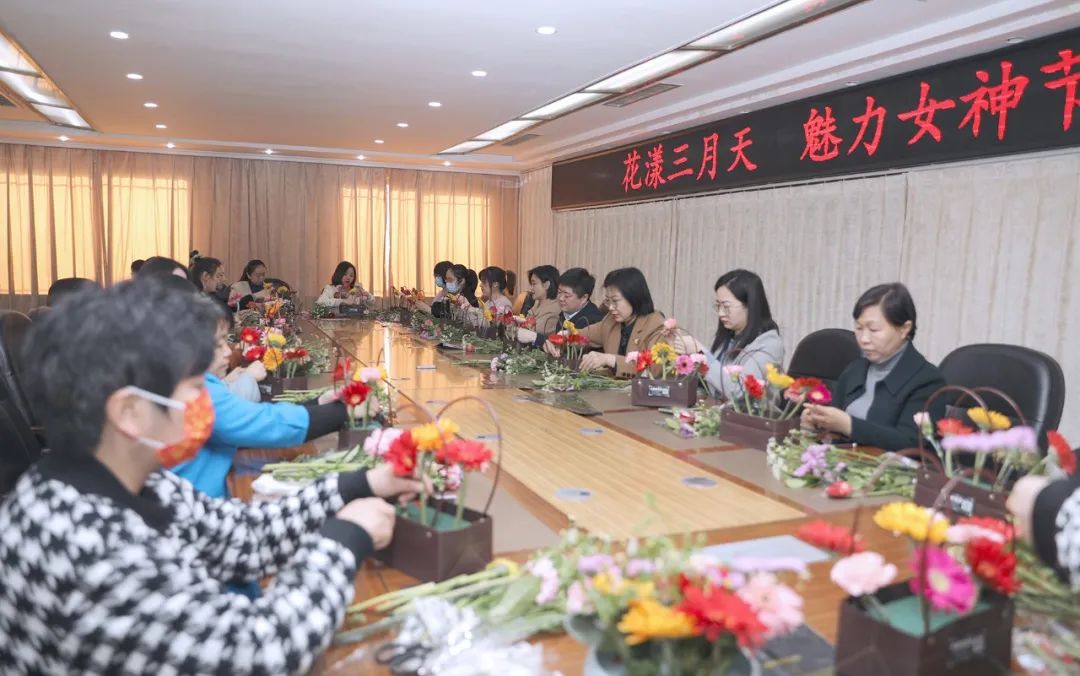 三门峡市交通运输局组织开展庆祝“三八”妇女节插花活动