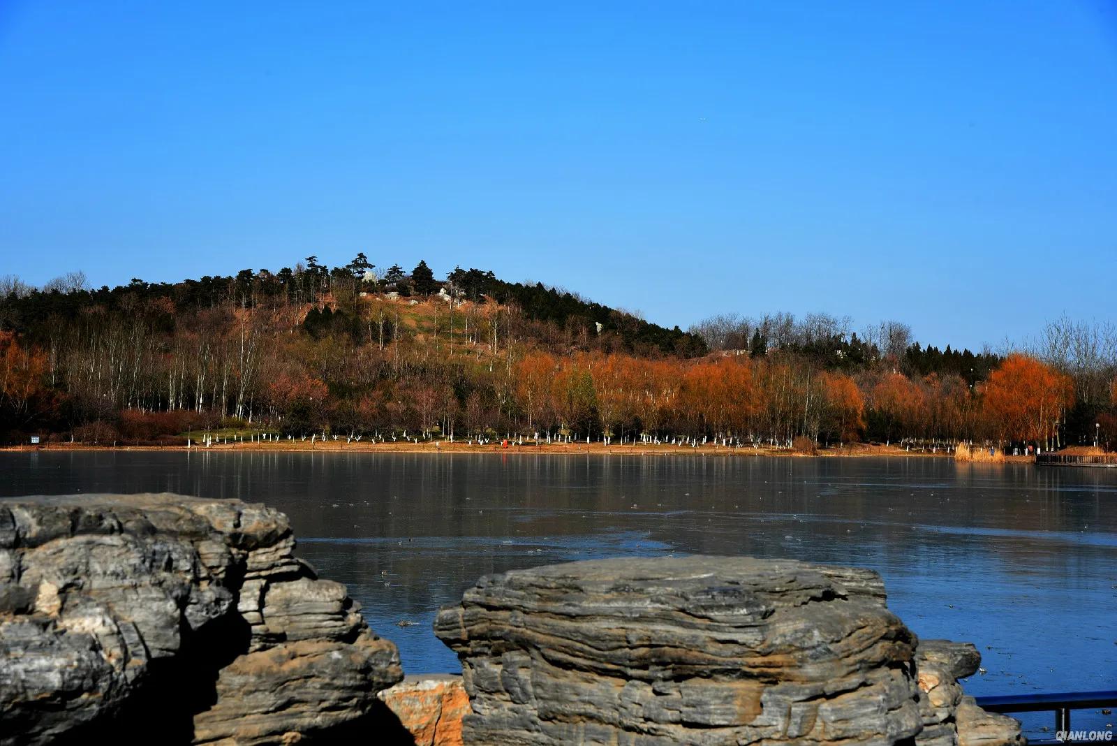 仰山天境:"天境"位于森林公园的"仰山"峰顶,在"天境"上有一块高5.