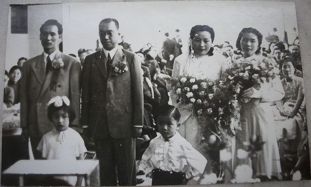 杭州第一美女王映霞，嫁郁达夫生5个孩子，却为何成了戴笠的情人