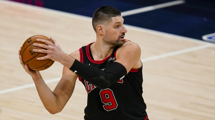 nba中锋为什么投篮那么差(全联盟命中率最差首发中锋！21投41分也带不动！德罗赞心里苦啊)