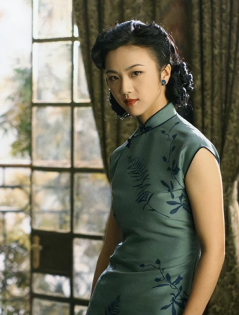 中国美女图片风景(倪妮的腰,许晴的臀,景甜的曲线,这10位旗袍女神一个