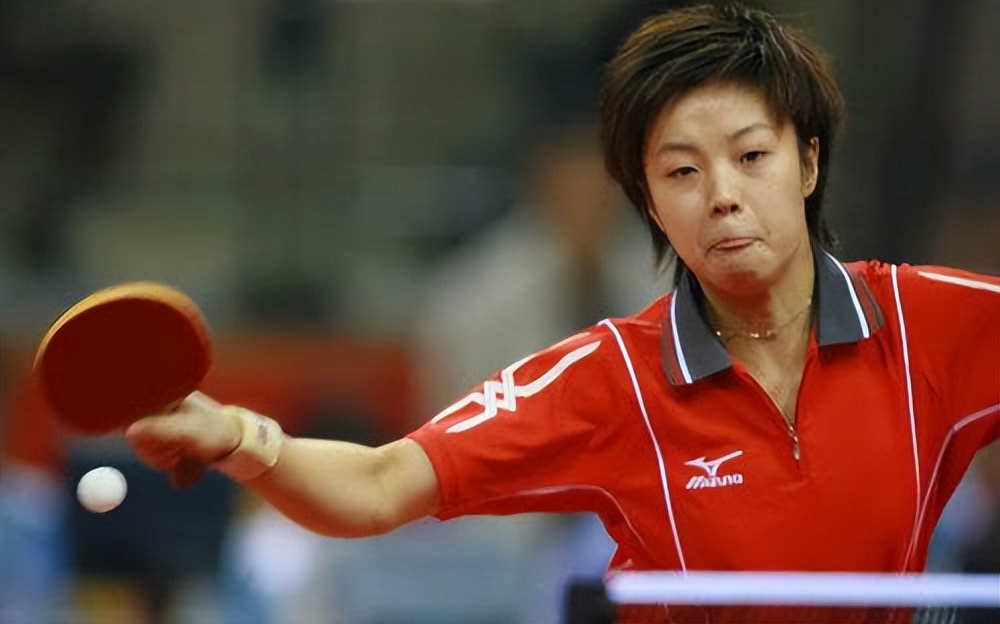 张怡宁:28岁嫁48岁富商,600万的迈巴赫做婚车,开劳斯莱斯买菜