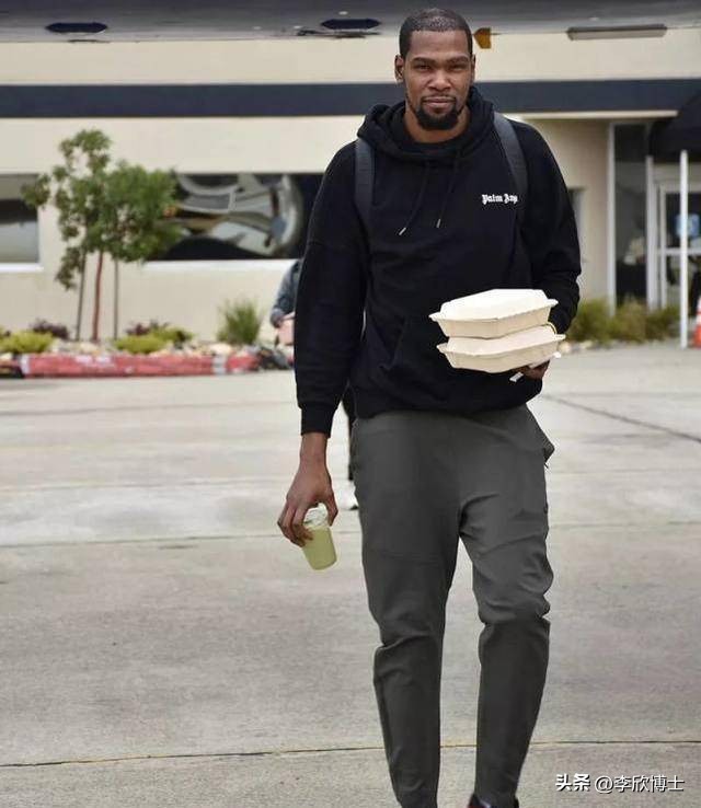 nba的球队靠什么赚钱（NBA一支球队每年开销大概是多少钱？连年亏损依旧砸钱背后的价值）
