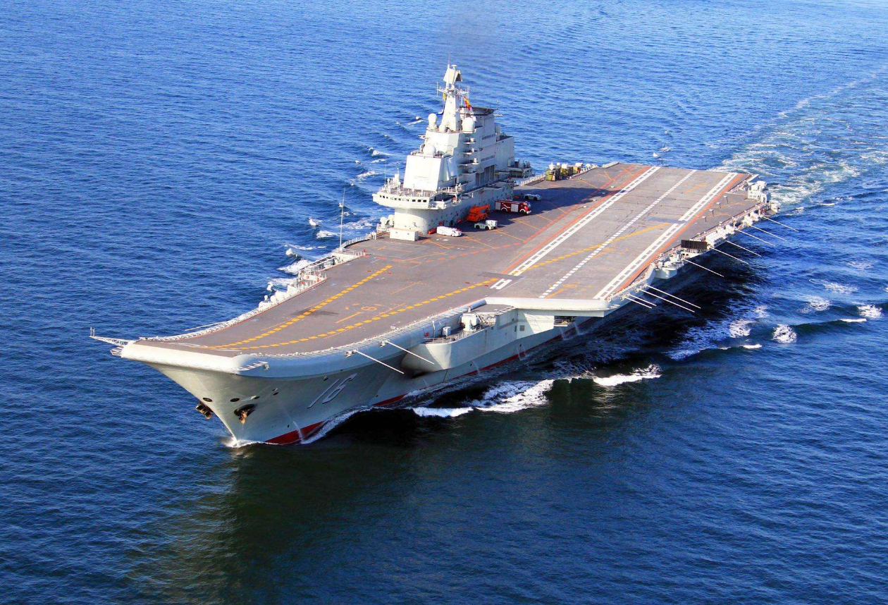 002号航母像美国的核动力航母或是我国的辽宁舰,002航母等,虽然能源不