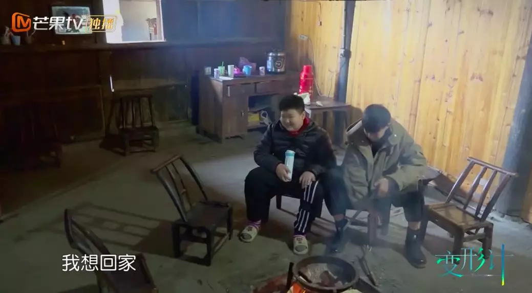 王一博背后的“狠女人”：她被90万人痛骂，为何却成为了最大赢家