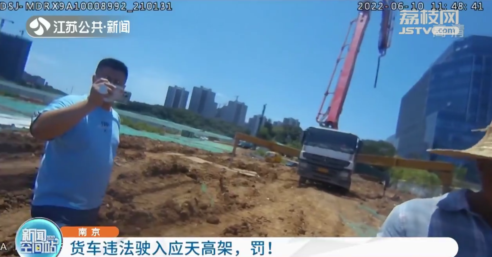 南京：货车违法驶入应天高架，罚