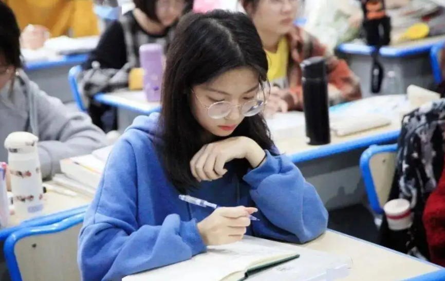 新高考模式下，2022年分数线或将面临调整，理科可能高于文科？